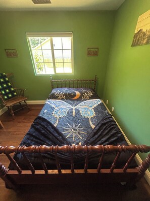 3 chambres, bureau, Wi-Fi gratuit, draps fournis