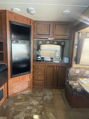 Interior - Cozy and Comfortable Camper to get fun and good times (Hudson)