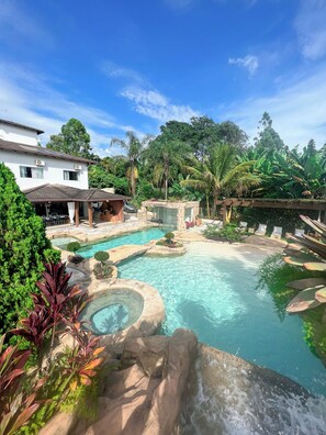 Suite Deluks, 1 kamar tidur, AC | Pemandangan dari kamar