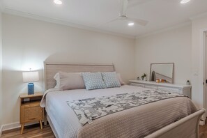 3 bedrooms, iron/ironing board, WiFi, bed sheets - 3BR, 2BA: Cape Fear Coastal Escape Near Beach, Downtown, Golf, Restaurants! (Wilmington)