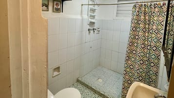 Secador de pelo y toallas