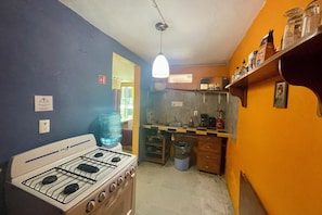 Microwave, oven, stovetop, coffee/tea maker