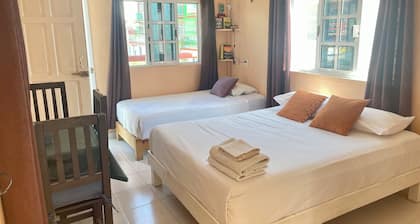 Studio for 3 guests. A/C, Wi-Fi, TV, kitchen, balcony. Near ferry and beach.