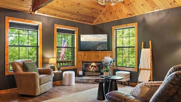 Smart TV, fireplace