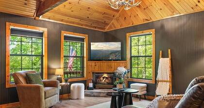 Renovated 3-bedroom cabin with HOT TUB, WiFi, firepit in peaceful Banner Elk