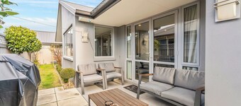 Beauty on Bantry - Alexandra Holiday Home