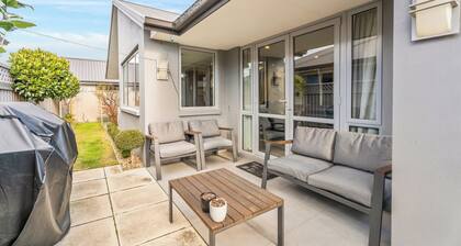 Beauty on Bantry - Alexandra Holiday Home