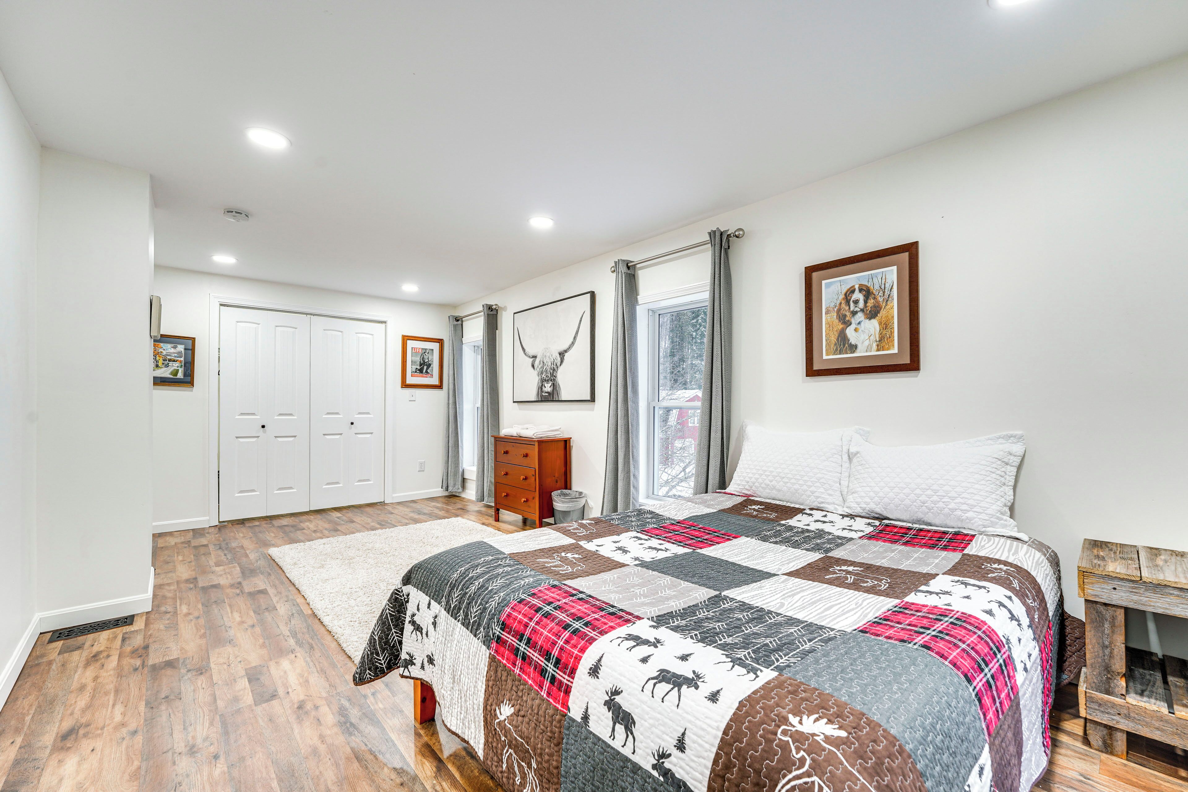4 bedrooms, desk, iron/ironing board, WiFi
