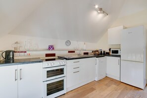 Microondas, horno, lavavajillas y tostadora