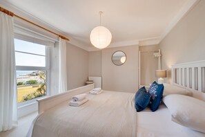 3 bedrooms, iron/ironing board, free WiFi, bed sheets - 3 Bed in Brixham (oc-sdbell) (Brixham)