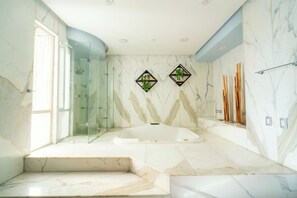 Dusche, Haartrockner, Bidet, Handtücher