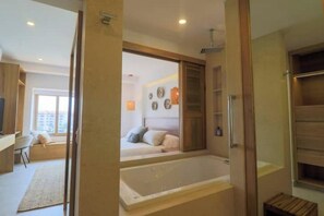 2 bedrooms, desk, iron/ironing board, WiFi