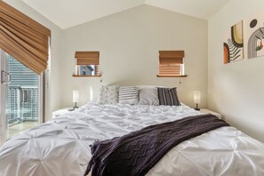 3 室のベッドルーム、アイロン / アイロン台、WiFi、ベッドシーツ