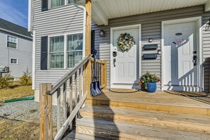 Exterior - 1 Mi to MGM Springfield: Cozy Winter Duplex! (Springfield)