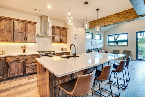 Private Hot Tub & Patio: Granby Mtn Retreat!