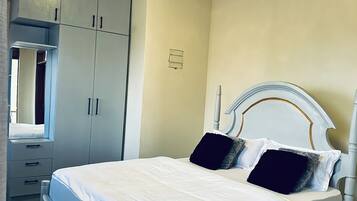 2 quartos, ferros/tábuas de passar roupa, Wi-Fi, roupa de cama