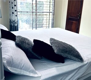 2 bedrooms, iron/ironing board, WiFi, bed sheets