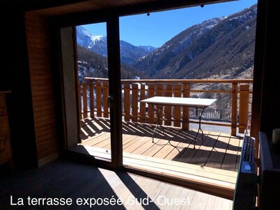 Queyrassian chalet at the foot of the slopes and at the start of hiking trails