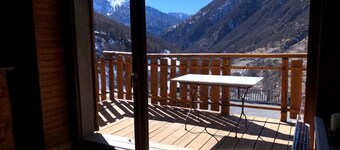 Queyrassian chalet at the foot of the slopes and at the start of hiking trails