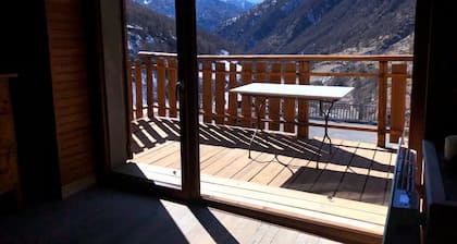 Queyrassian chalet at the foot of the slopes and at the start of hiking trails