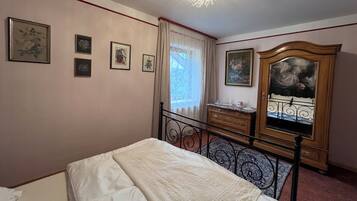 1 bedroom, iron/ironing board, free WiFi, bed sheets