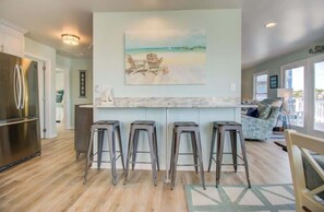 Smart TV, offices - Anchored Inn- Boat Dock Included! (Carolina Beach)