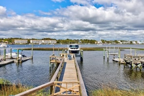 Marina - Anchored Inn- Boat Dock Included! (Carolina Beach)