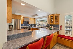 Frigorífic, microones, forn i placa de cuina 