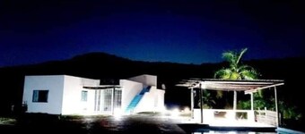 Quinta con alberca en el barrial Santiago NL