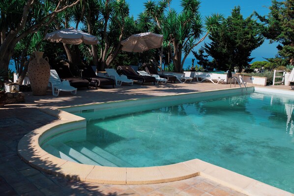 Seasonal outdoor pool