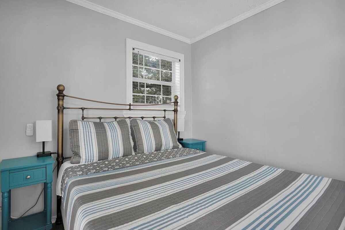 Photo 32 of Amazing Location! Balcony Bikes Free Parking Dntwn