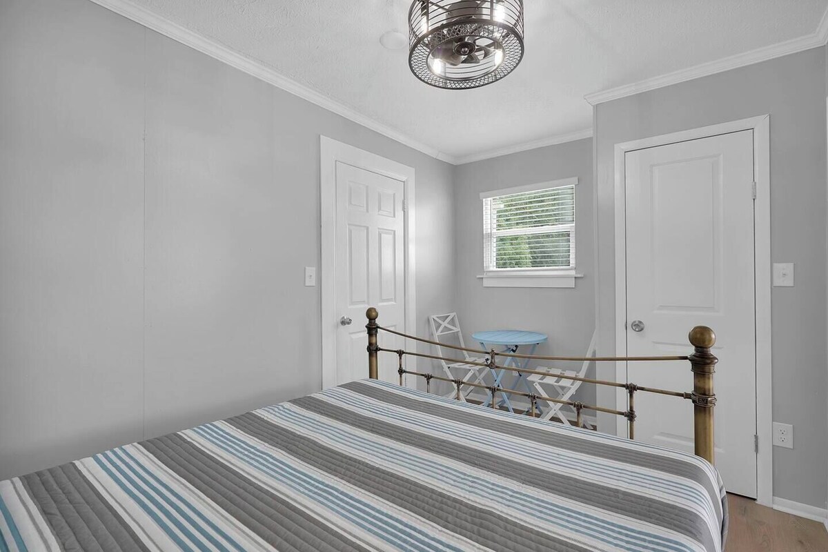 Photo 36 of Amazing Location! Balcony Bikes Free Parking Dntwn