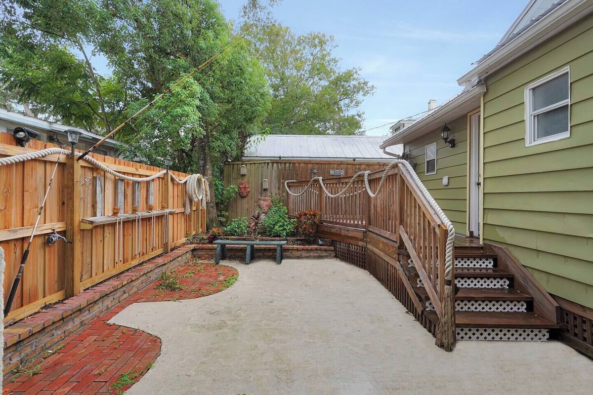 Photo 13 of Amazing Location! Balcony Bikes Free Parking Dntwn