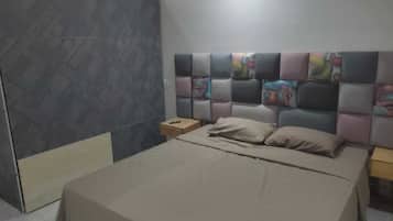 7 bedrooms, in-room safe, desk, iron/ironing board