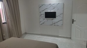 7 bedrooms, in-room safe, desk, iron/ironing board