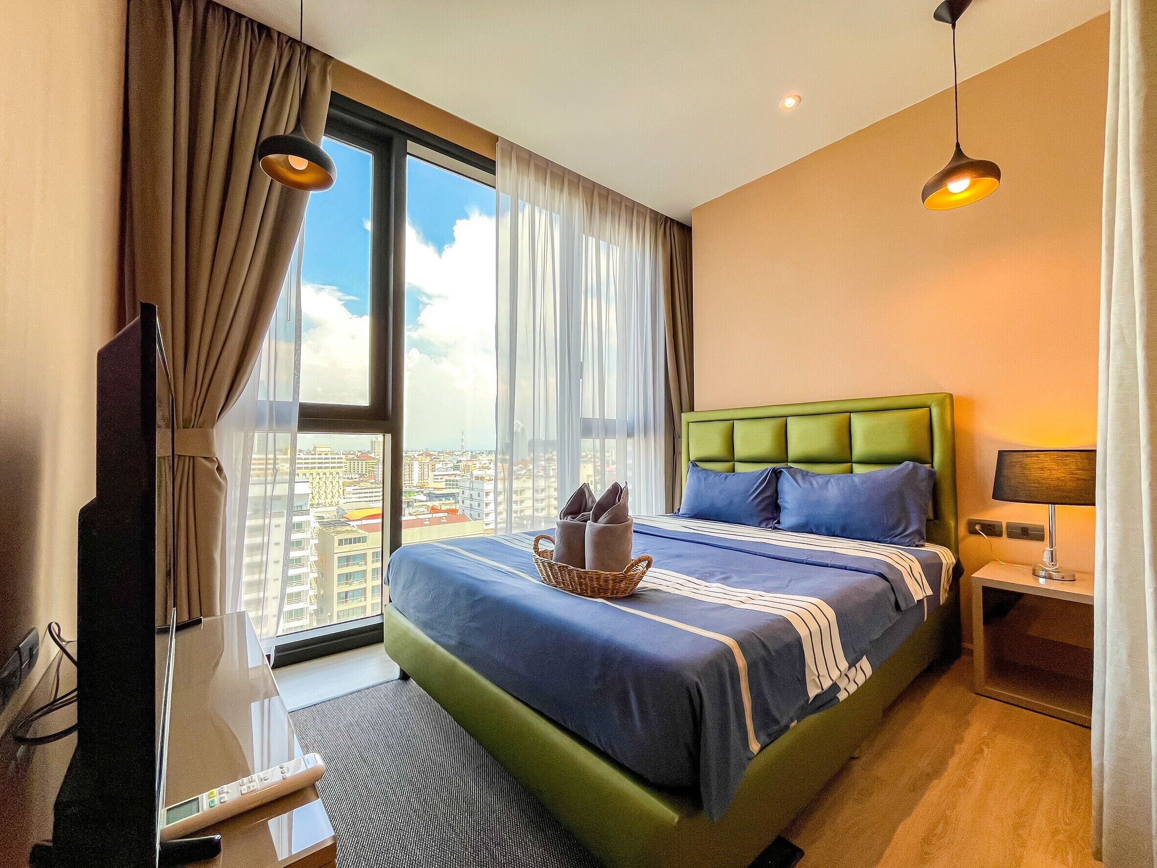 Premium bedding, pillowtop beds, in-room safe, soundproofing
