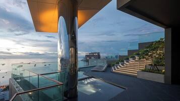 2 kolam renang outdoor