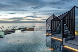 2 outdoor pools
