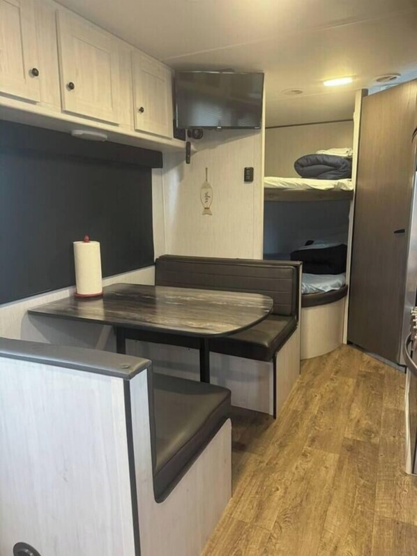 2 bedrooms, bed sheets