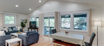 Lakeview, 3-Bedroom Cottage, newly renovated