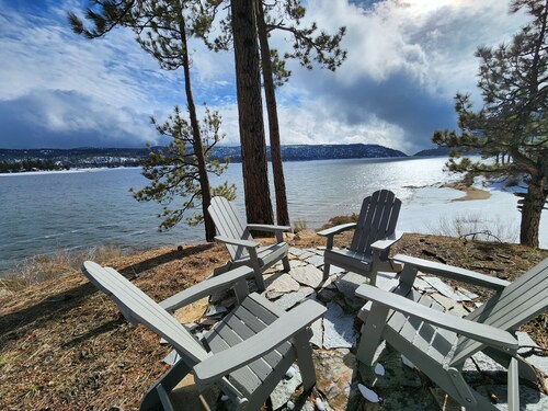 Lakefront cabin, newly updated! Private access to beach.