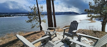 Lakefront cabin, newly updated! Private access to beach.