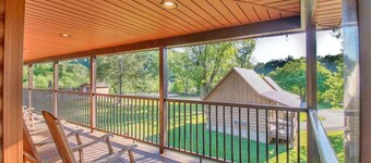 Cozy Log Cabin Retreat w/ Pool | Pigeon Forge TN