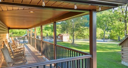 Cozy 1BR Log Cabin Retreat in Tennessee