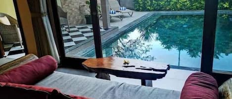 Kolam renang terbuka