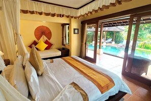 A bedroom with a bed, a view of a pool, and a balcony. - Villa Nirvana (Bali)