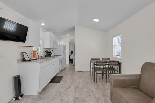 Luxury 2BR Cottage w/ King & Queen Beds