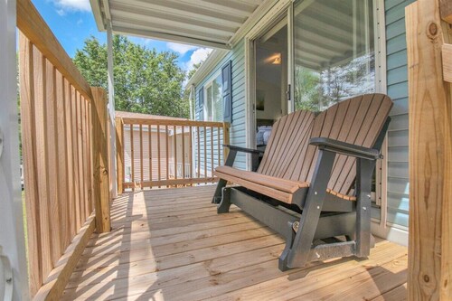 Pigeon Forge 2BR Cottage Near Dollywood