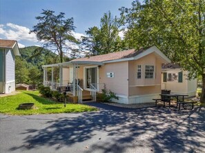 Exterior - Pet-Friendly 1BR Retreat in Pigeon Forge (Pigeon Forge)