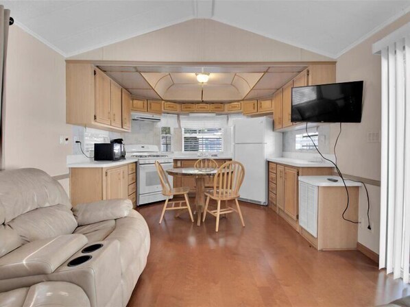 TV - Pet-Friendly 1BR Retreat in Pigeon Forge (Pigeon Forge)